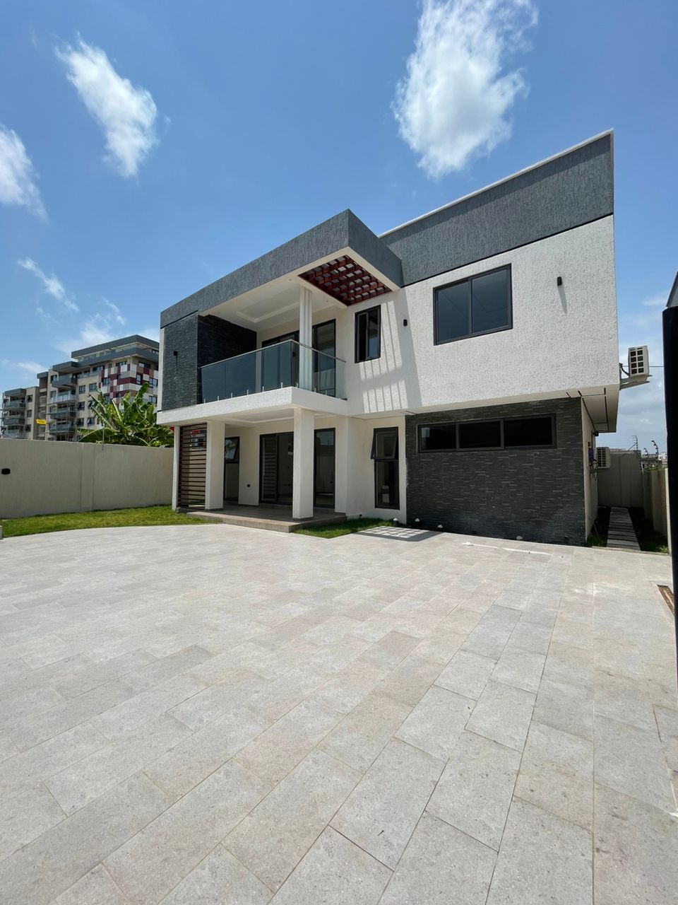 3 Bedroom Unfurnished House for Sale in East Airport
